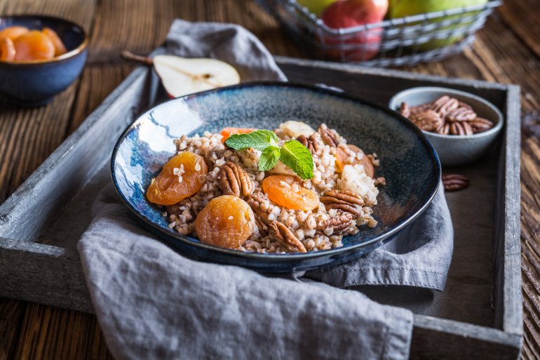 Гречана каша із&nbsp;сухофруктами й&nbsp;горіхами