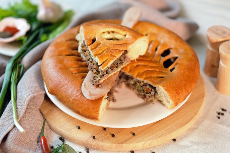 Закритий пиріг з&nbsp;м’ясом