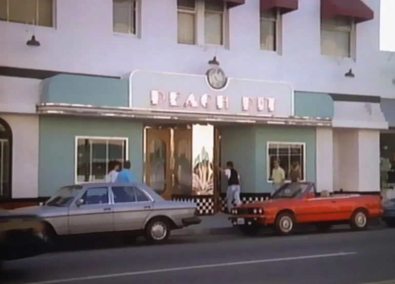 Peach-Pit, «Беверли Хиллз 90210». Кадр из&nbsp;сериала