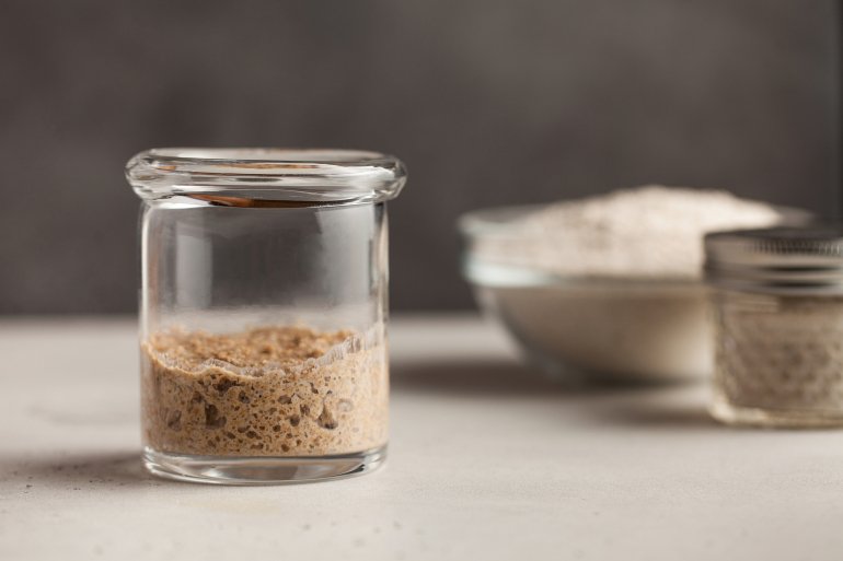 Стартер із цільнозернового борошна