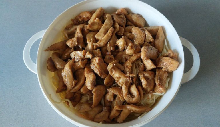 Карамелізована курка зі&nbsp;спагеті