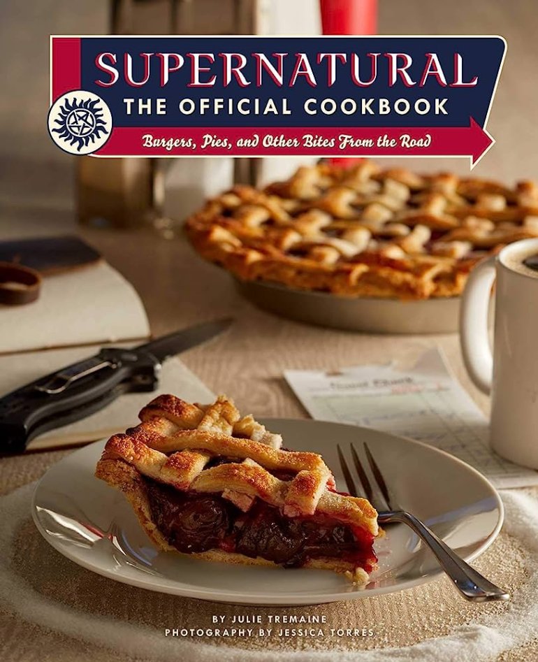 Supernatural the Official Cookbook: Burgers, Pies, and Other Bites from the Road Copertina