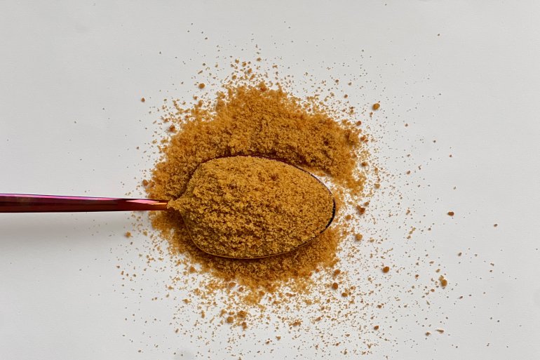 У чому різниця між панелою та коричневим цукром