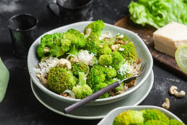 Салат з&nbsp;броколі