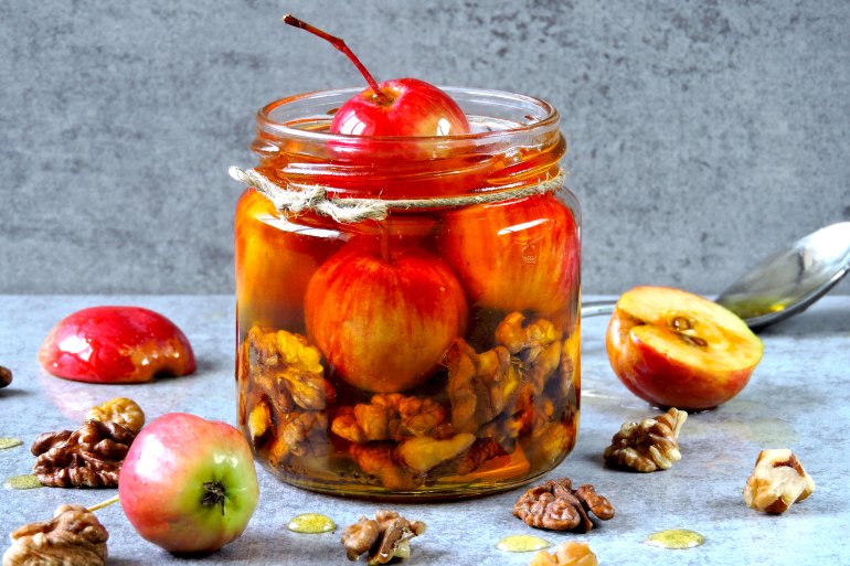 Яблочное варенье с&nbsp;орехами