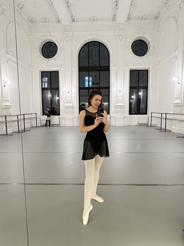 Катя любить танці, зокрема балет