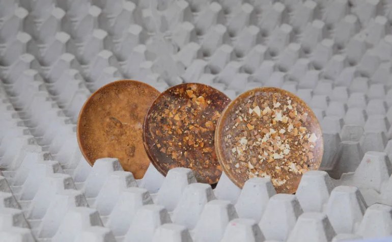 Тарілки зі&nbsp;старих яєць. Фото: www.trendhunter.com