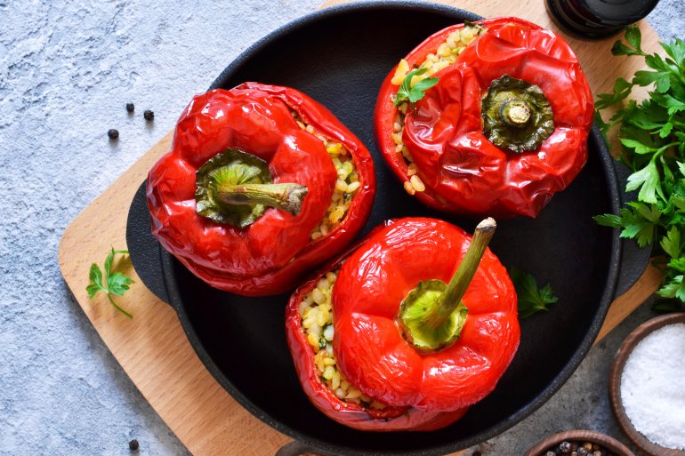 Фарширований перець можна приготувати як&nbsp;з&nbsp;м’ясом, так і&nbsp;з&nbsp;овочами